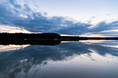 Dusk at lake, forest, houseboat tour, south of lake Müritz, lake Zotzensee, Kuhnle-Tours, Mecklenburg lakes, Mecklenburg lake district, Mecklenburg-West Pomerania, Germany, Europe