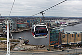 An Bord Emirates Air Lines Seilbahn 'Flying Eye', Docklands, London, England