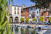 Hafen in Desenzano am Gardasee, Oberitalienische Seen, Lombardei, Norditalien, Italien, Südeuropa, Europa