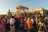 Simpecado-Karren, Torre del Oro, Rückkehr nach Sevilla, El Rocio, Wallfahrt nach El Rocio, Fest, Pfingsten, Provinz Huelva, Provinz Sevilla, Andalusien, Spanien, Europa