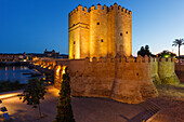 Puente Romano, bridge, Rio Guadalquivir, Torre La Calahorra, tower, historic centre of Cordoba, UNESCO World Heritage, Cordoba, Andalucia, Spain, Europe