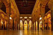 Gebetshalle mit Säulen, Mihrab, La Mezquita, Moschee, maurische Architektur, historisches Stadtzentrum von Cordoba, UNESCO Welterbe, Cordoba, Andalusien, Spanien, Europa