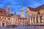 Burg Dankwardrode, Rathausturm und Dom St. Blasii am Burgplatz in Braunschweig, Niedersachsen, Norddeutschland, Deutschland, Europa