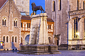 The Lion of Braunschweig at the Burgplatz in front of Dankwardrode castle and cathedral St. Blasii, Braunschweig, Lower Saxony, Northern Germany, Germany, Europe