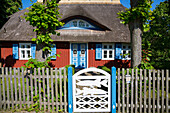Reetgedecktes Haus in Ahrenshoop, Darß, Fischland, Ostsee, Mecklenburg-Vorpommern, Deutschland