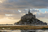 Sunset light, Mont-Saint-Michel, UNESCO World Heritage Site, Normandy, France, Europe