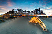 Stokksnes, Hofn, Ost Island, Island, Vestrahorn Berg und die schwarzen Sanddünen bei Sonnenuntergang
