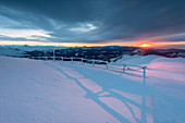 Sonnenaufgang vom Berg Guglielmo, Brescia prealpi, Provinz Brescia, Italien, Lombardei, Europa