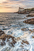 Ein Blick auf das Schloss von Boccale bei Sonnenuntergang, Livorno, Toskana, Italien