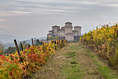Herbst auf dem Schloss von Torrechiara, Langhirano, Parma Bezirk, Emilia Romagna, Italien
