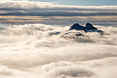 Berge über dem Nebel, Coltignone Mount, Piani Resinelli, Lecco Provinz, Lombardei, Italien, Europa
