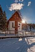 Kirche der Alpini in Duran Pass im Winter, La Valle Agordina, Dolomiten, Europa, Italien, Venetien, Belluno