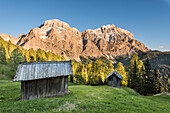 La Valle , Wengen, Alta Badia, Bolzano province, South Tyrol, Italy, Sunset on the pastures of Pra de Rit with the peaks Cima Nove , Neunerspitze and Cima Dieci , Zehnerspitze