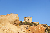 Turm an der Küste am Punta di Campomoro, Campomoro, Südkorsika, Korsika, Südfrankreich, Frankreich, Südeuropa, Europa