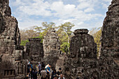 Touristen im Thom Bayon Tempel, Angkor Wat, Sieam Reap, Kambodscha