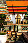 Reiche Verziehrungen im Wat Pho, Bangkok, Bangkok, Thailand