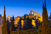 Beleuchtete Ansicht der Mauern von Alcazaba, Malaga, Costa del Sol, Andalusien, Spanien, Europa