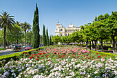 Blick auf Jardines de Pedro Luis Alonso und Rathaus Palace (Ayuntamiento), Malaga, Costa del Sol, Andalusien, Spanien, Europa