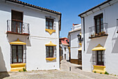 Traditionelle spanische weiß getünchte Häuser in der Nähe von Plaza Duquesa de Parcent, Ronda, Andalusien, Spanien, Europa