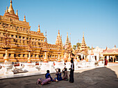 Shwezigon Pagode, Nyaung-U, in der Nähe von Bagan (Pagan), Mandalay Region, Myanmar (Burma), Asien