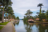 Kanal in Paraty an der Costa Verde