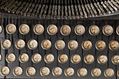 Historische Schreibmaschine mit arabischen Schriftzeichen, Nostalgie