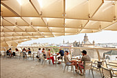 Café auf der Aussichtsplattform des Metropol Parasol , Sevilla, Andalusien, Spanien, Europa