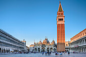 Markusplatz mit San Marco und Campanile di San Marco, Venedig, UNESCO Weltkulturerbe Venedig, Venetien, Italien