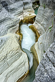 Stream flowing through canyon, Rio Orta, Orta-canyon, San Tomaso, Majella, Abruzzi, Italy