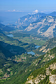 Blick auf Gardaseeberge und Sarcatal, von der Paganella, Paganella, Brentagruppe, UNESCO Welterbe Dolomiten, Trentino, Italien