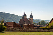 Blick auf die drei Kirchtürme der Stadtkirche Sankt Georg, Schmalkalden, Thüringen, Deutschland, Europa