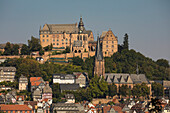 Stadtansicht von Marburg mit der Lutherischen Pfarrkirche Sankt Marien und dem Landgrafenschloss, Marburg, Hessen, Deutschland, Europa