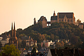 Stadtansicht von Marburg mit der Elisabethkirche und dem Landgrafenschloss, Marburg, Hessen, Deutschland, Europa