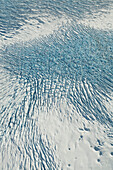 Luftaufnahme der Muster im Schnee auf den Bergen von Fairweather Range, Glacier Bay Nationalpark, Golf von Alaska, Alaska, Vereinigte Staaten von Amerika