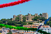 Die Festungsanlage Castelo de São Jorge, von der Altstadt aus gesehen, Lissabon, Porugal