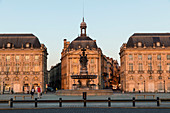 Place de la Bourse im Licht des Sonnenaufgangs, Bordeaux, Gironde, Nouvelle-Aquitaine, Frankreich, Europa