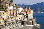 Kirche Santa Maria Maddalena, Strand- und Küstenstraße, Atrani, Amalfiküste, UNESCO Weltkulturerbe, Kampanien, Italien, Europa