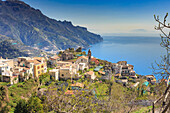 Weiler von Torello, in der Nähe von Ravello, Blick auf die Amalfiküste nach Maiori im Frühjahr, UNESCO-Weltkulturerbe, Kampanien, Italien, Europa