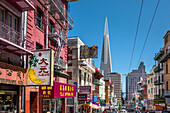 China Town und Transamerica Pyramid, San Francisco, Kalifornien, USA