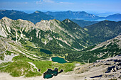 Blick von der Soiernspitze auf Soiernlacke, Soiernseen, Walchensee und Kochelsee, Soiernspitze, Karwendel, Oberbayern, Bayern, Deutschland