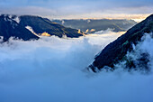Nebelstimmung über Unterbergtal, Wilder Freiger, Stubaier Alpen, Tirol, Österreich