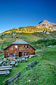 Jakoberalm mit Großem Mosermandl, Riedingtal, Radstädter Tauern, Niedere Tauern, Kärnten, Österreich