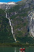 Oldevatnet Lake Wasserfall, Nordfjord, Norwegen, Skandinavien, Europa