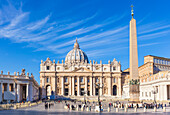 St. Peters Square and St. Peters Basilica, Vatican City, UNESCO World Heritage Site, Rome, Lazio, Italy, Europe