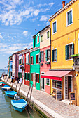 Bunte Fischerhütten auf der Insel Burano in der Lagune von Venedig (venezianische Lagune), Venedig, UNESCO Weltkulturerbe, Venetien, Italien, Europa