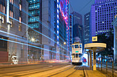 Straßenbahnen vorbei Bank of China Building und HSBC Building, Central, Hong Kong, China, Asien