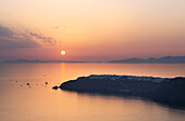 Sonnenuntergang über Oia von Imerovigli, Santorini, Kykladen, Griechische Inseln, Griechenland, Europa