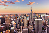Manhattan Skyline, New Yorker Skyline, Empire State Building, Sonnenuntergang, New York City, Vereinigte Staaten von Amerika, Nordamerika