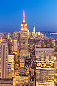 Manhattan Skyline, New Yorker Skyline, Empire State Building, bei Nacht, New York, Vereinigte Staaten von Amerika, Nordamerika