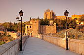 Brücke Puente de San Martin, Kloster San Juan des los Reyes, Toledo, Kastilien-La Mancha, Spanien, Europa